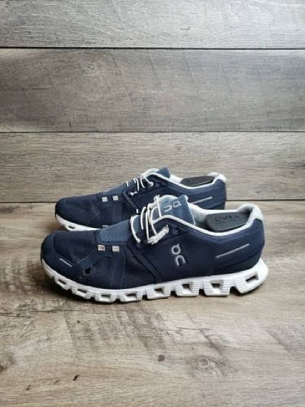 On Cloud Womens’s Navy and White Cloud Sneakers